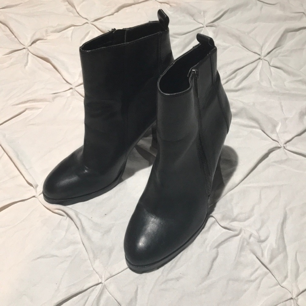 ⭐️Dolce vita black booties